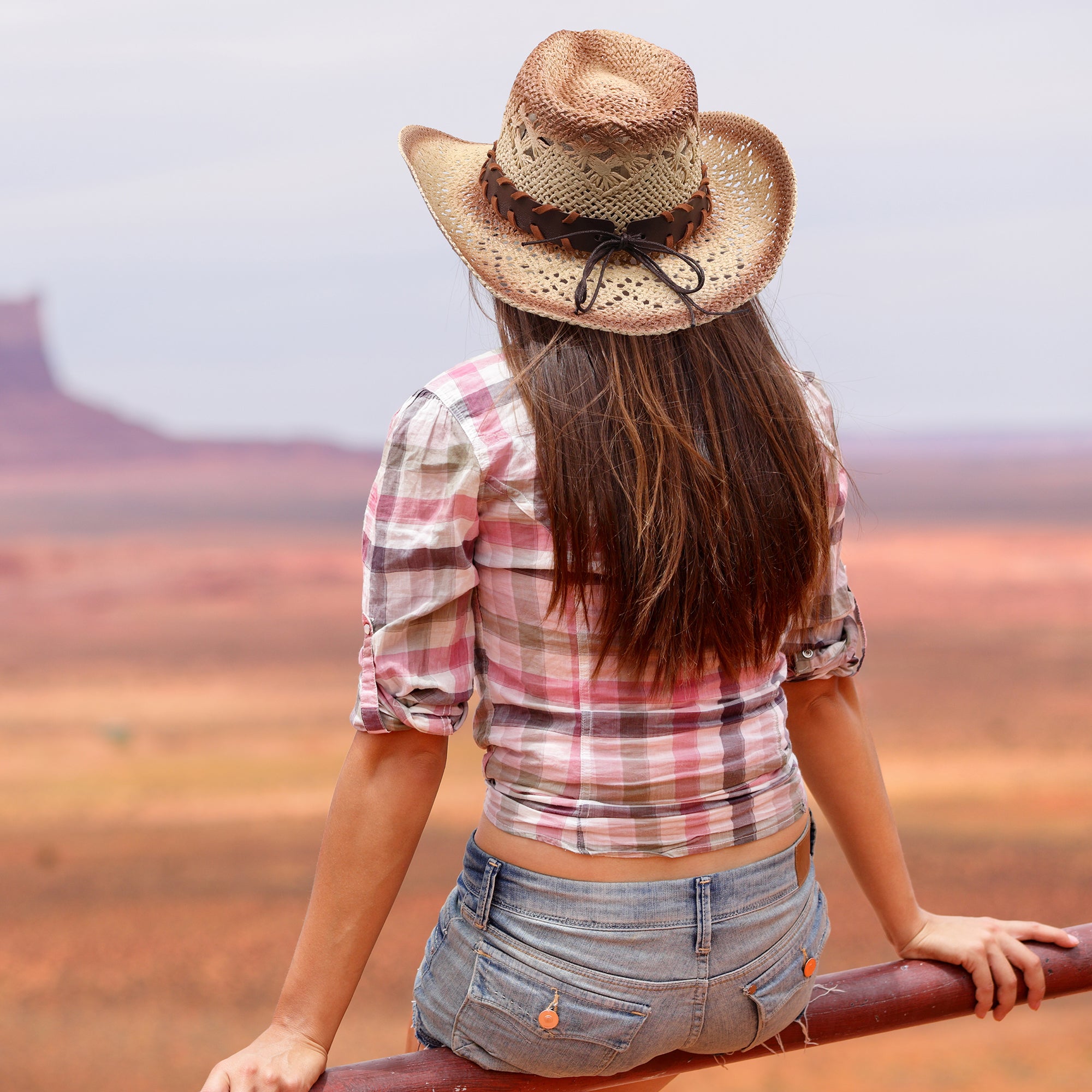 Funcredible Straw Cowboy Hat - Woven Cowgirl Hat with 3 Replaceable Hat Bands - Vintage Western Cowgirl Hat - Aesthetic Cowboy Hat for Women and Men Western Style - Trendy Cowgirl Cowboy Hat